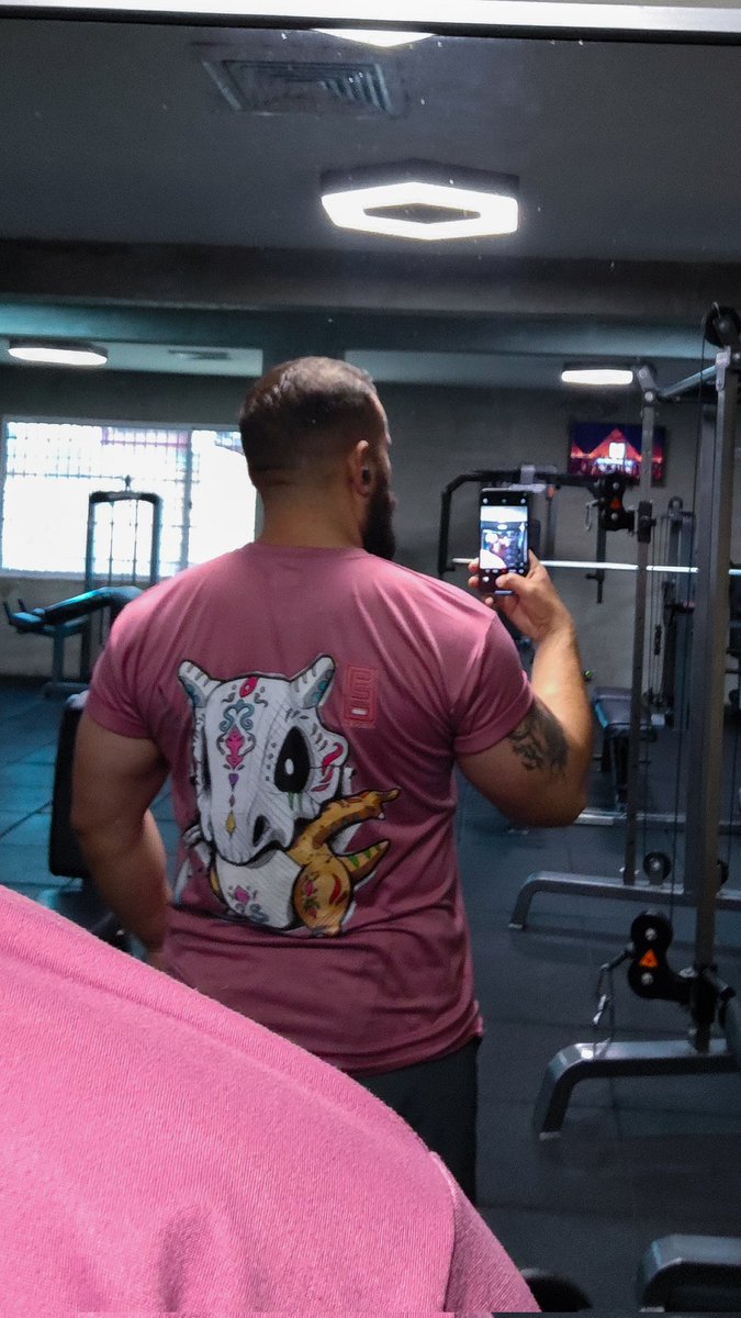 Shape_CEM's tweet photo. ¿Quién es este Pokémon? https://t.co/Hlgxr2kEMH