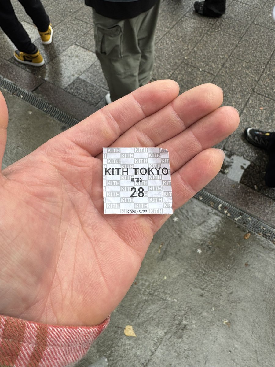 pyhubtomoya's tweet photo. I'm back Japan🇯🇵
KITHでQR抽選になって初めての並び✌️
#kith #kithtokyo https://t.co/4ptTYUmwkh