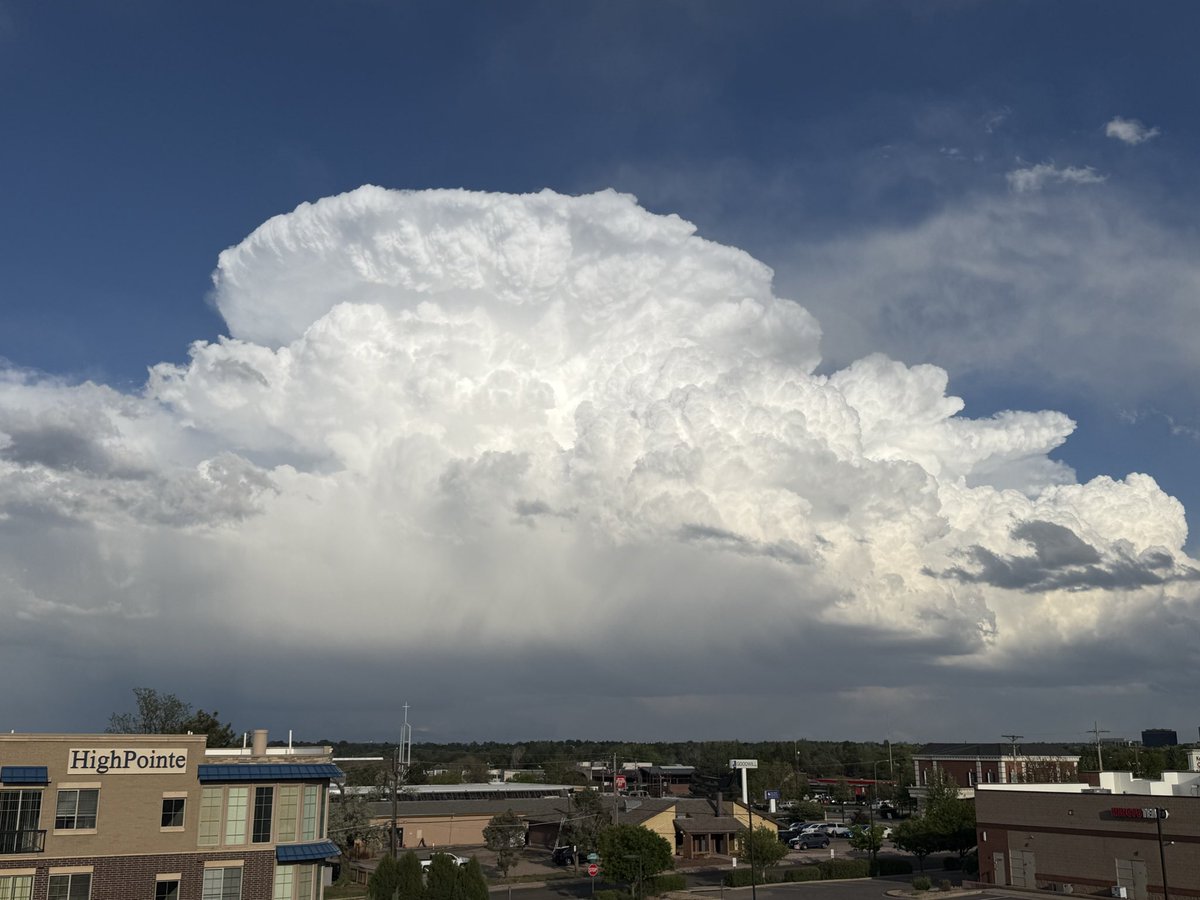 willswope1's tweet photo. Very cool cloud formation looking to the east of Denver. Glad to be watching from here and not under this storm. #timelapse #denverwx https://t.co/4fZFyk3U8j