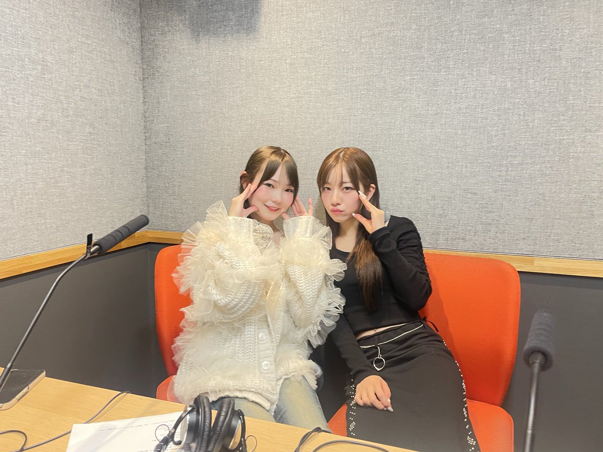 crt_radio's tweet photo. 毎週水曜日23時から放送の音楽番組 #DeliPOPS。5/20のゲストは、#CiON !栃木県出身メンバー #佳子 さんと #杏実 さんがスタジオにきてくれました!新曲渇望をご紹介しました。radikoでもチェックしてね♪
#栃木放送 #デリポップス #松井里恵 #CRTfm https://t.co/S7fEZrSUgM
