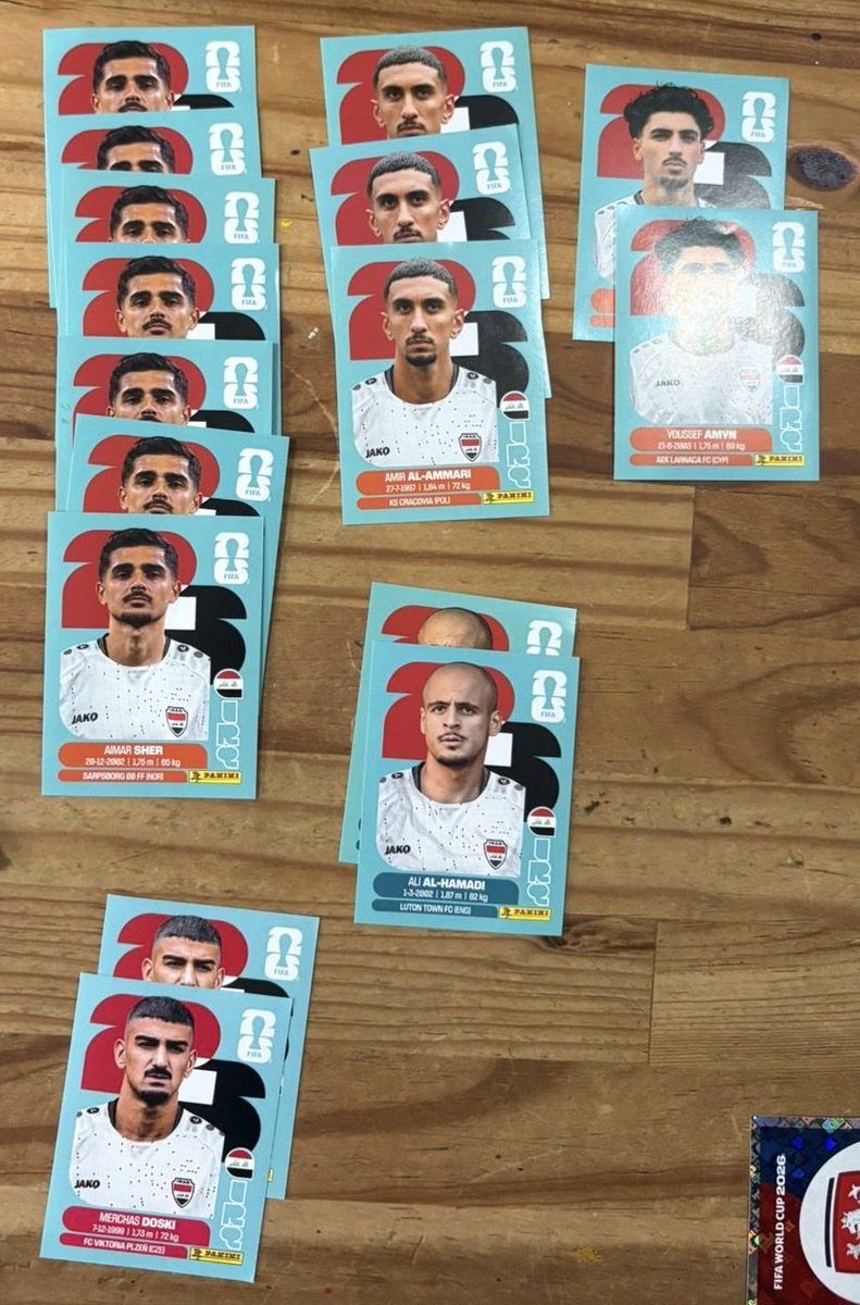 Sofii_H's tweet photo. Compré 30 sobres del álbum de Panini y parecían FOTOCOPIAS: ÚNICAMENTE equipos de repechaje y hasta 8 estampas repetidas del mismo jugador. Qué pésima distribución y qué fraude para los coleccionistas. #Panini #Profeco #IFAI @Panini_mexico @PaniniSportMx @PaniniAmerica https://t.co/8KrIQaJbPa