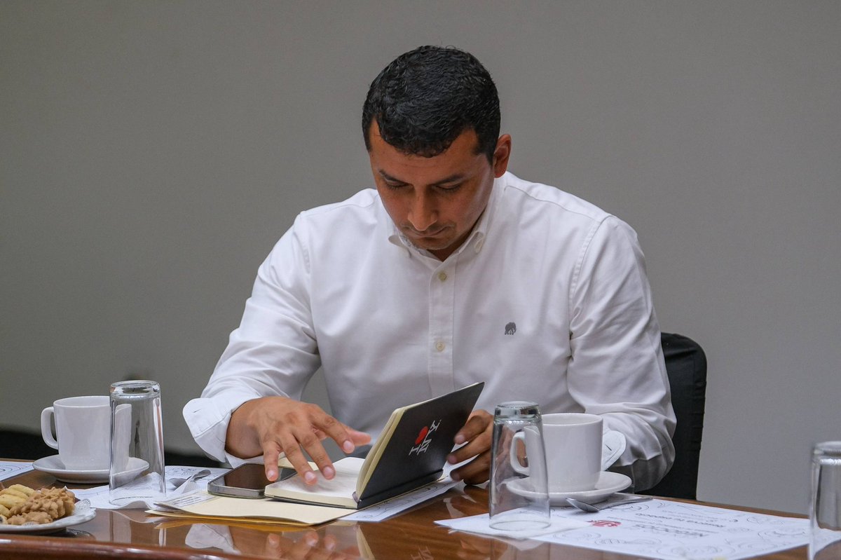Alberto Esquer tweet media