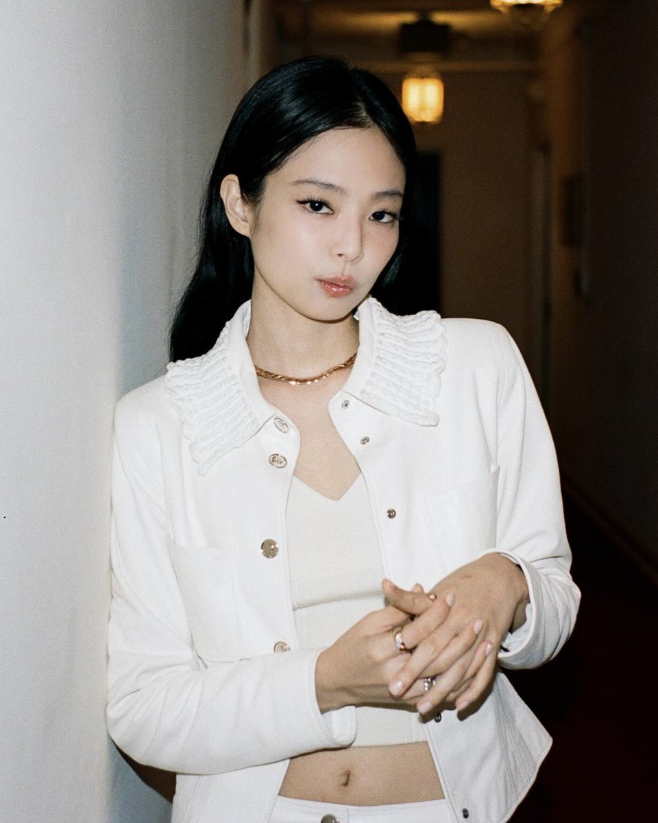 DC 제니 갤러리 tweet media
