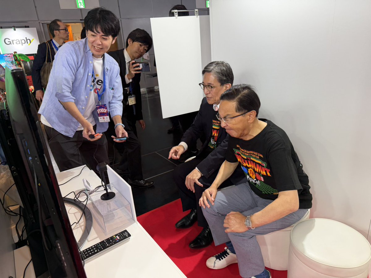 nishiwaki_taka's tweet photo. みやこめっせにおいて、本日22日から24日まで開催される、日本最大級のインディーゲームの祭典「BitSummit PUNCH」にお伺いしました。

ブースをいくつか、見て回らせていただき、カメラを使い、表情で操作するレースゲームなどにも挑戦しました。
#BitSummit https://t.co/GmSczDrsbI