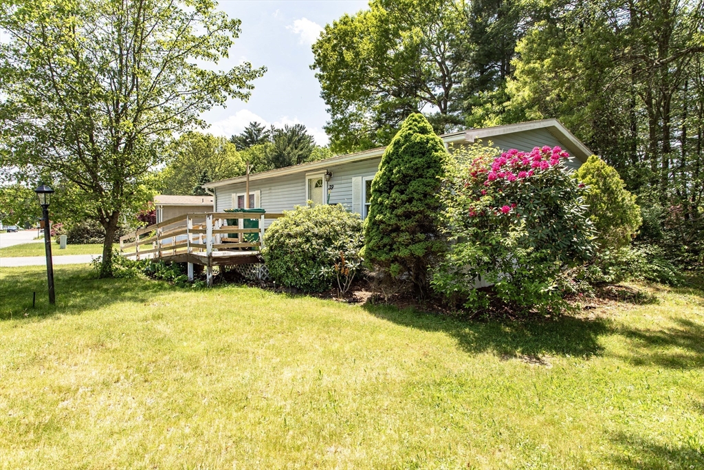 Cmartinez55's tweet photo. 🏡 NEW | 📍 39 Friendship Drive, West Bridgewater, MA 02379
💲 219,900 |  🛏  2 bed  🛁  2 bath  📐 1100 sq. ft.

https://t.co/uS4tdNFJfF https://t.co/e3wcZRA2ik