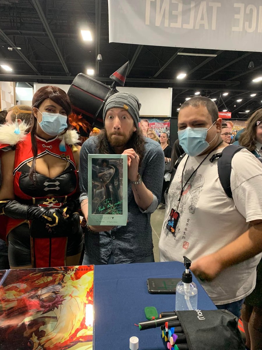 cur0ch's tweet photo. The Drifter made me fall in love with this game again. I played daily when Season of the Drifter came out. That season pulled me out of a terrible depressive episode.

One of the best memories I have of cons was meeting @ToddHaberkorn . Thank you 💚 https://t.co/VVirTYq0to