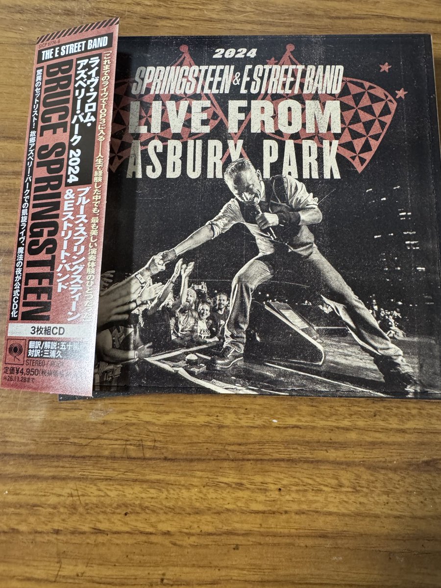 yukawareiko's tweet photo. 今朝の新聞、天声人語にも出て来ますが、トランプ大統領に真っ向から噛みついて『反トランプ』を掲げての全米ツアーを続けているアメリカ🇺🇸のブルース・スプリングスティーン。
いよいよ来週の27日は、首都ワシントンでの公演日です。トランプのICEに抗議した曲も、きっと拳を上げて歌うことでしょう。 https://t.co/8JKZI29Rm0
