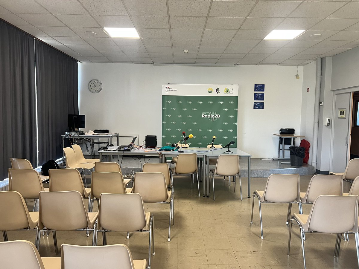 Radio2B's tweet photo. Ce ne sont pas quelques petits travaux qui vont empêcher le direct spécial harcèlement des élèves de l’école de Berdhuis à partir de 9h30 sur https://t.co/K6Y1Z1k8HG https://t.co/YxEtoqMrpW