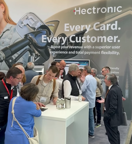 HectronicPolska's tweet photo. Hectronic na targach Unity Expo w Stuttgarcie — nie mogło nas tam zabraknąć!

W tym tygodniu Stuttgart stał się europejskim centrum innowacji dla branży stacji paliw i elektromobilności, a my z Hectronic aktywnie uczestniczyliśmy w tym wydarzeniu.
Targi Unity Expo 2026 https://t.co/Qjf3iFvipY