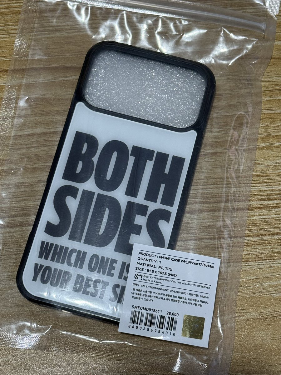 TYtraccxxk's tweet photo. WTS LFB ONHAND READY TO SHIP! 

Bothsides iphone 17 pro max - 1900

Never been used https://t.co/X7Ro3FEuXR