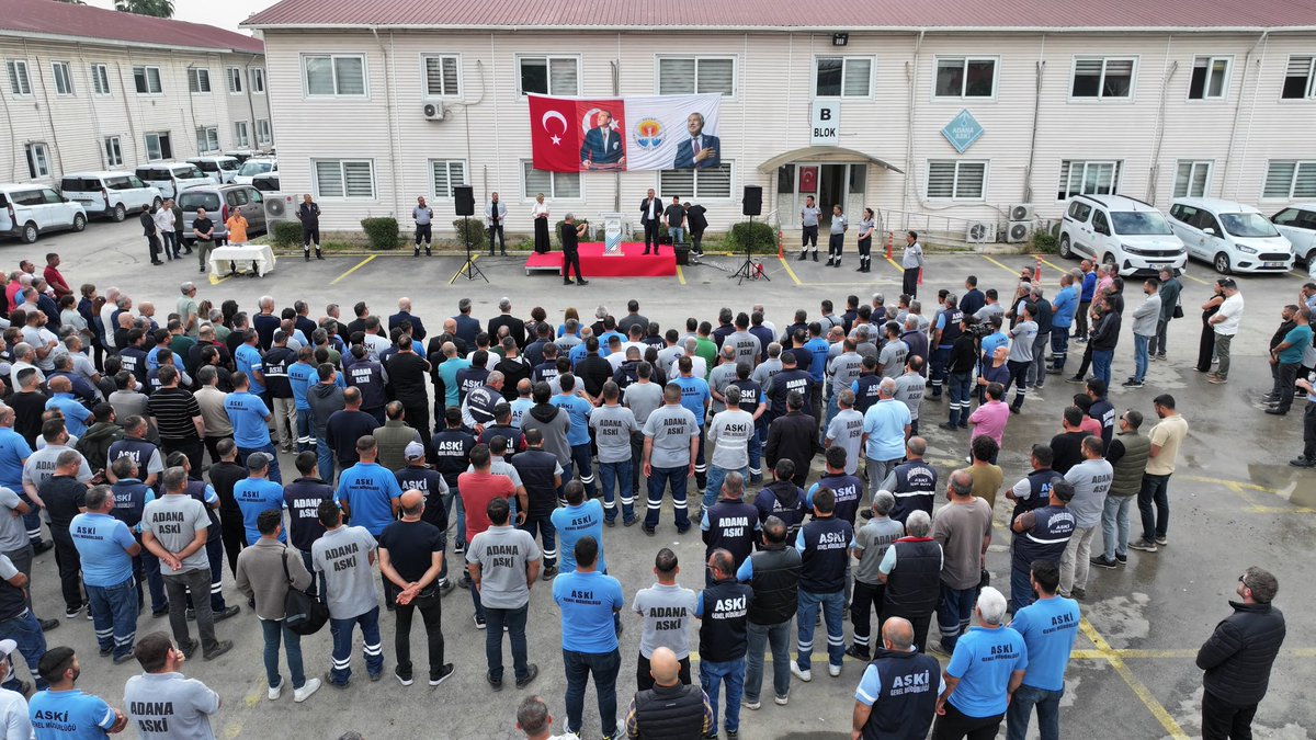 GungorGecer's tweet photo. Bayram öncesinde ASKİ çalışanlarımızla buluşup bayramlaştık. Adana’ya değer katmak için büyük bir özveriyle görev yapan tüm çalışma arkadaşlarımızın emekleri bizim için çok kıymetli. Birlik ve dayanışma içerisinde nice güzel bayramlara. https://t.co/pxxGoOslk1