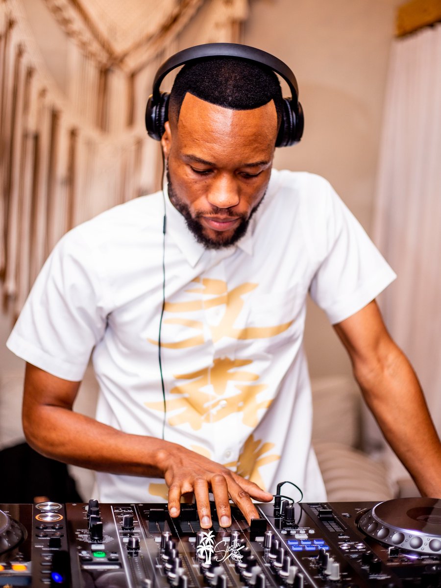 CapricornFM's tweet photo. NEXT | @DeejaySirVince is stepping into the mix with nothing but fire on the #PluggedInMix.

Don’t miss the vibes on #CapricornPlug. Listen live on https://t.co/DFGX5ZPgPE. https://t.co/B4HRtGilKq