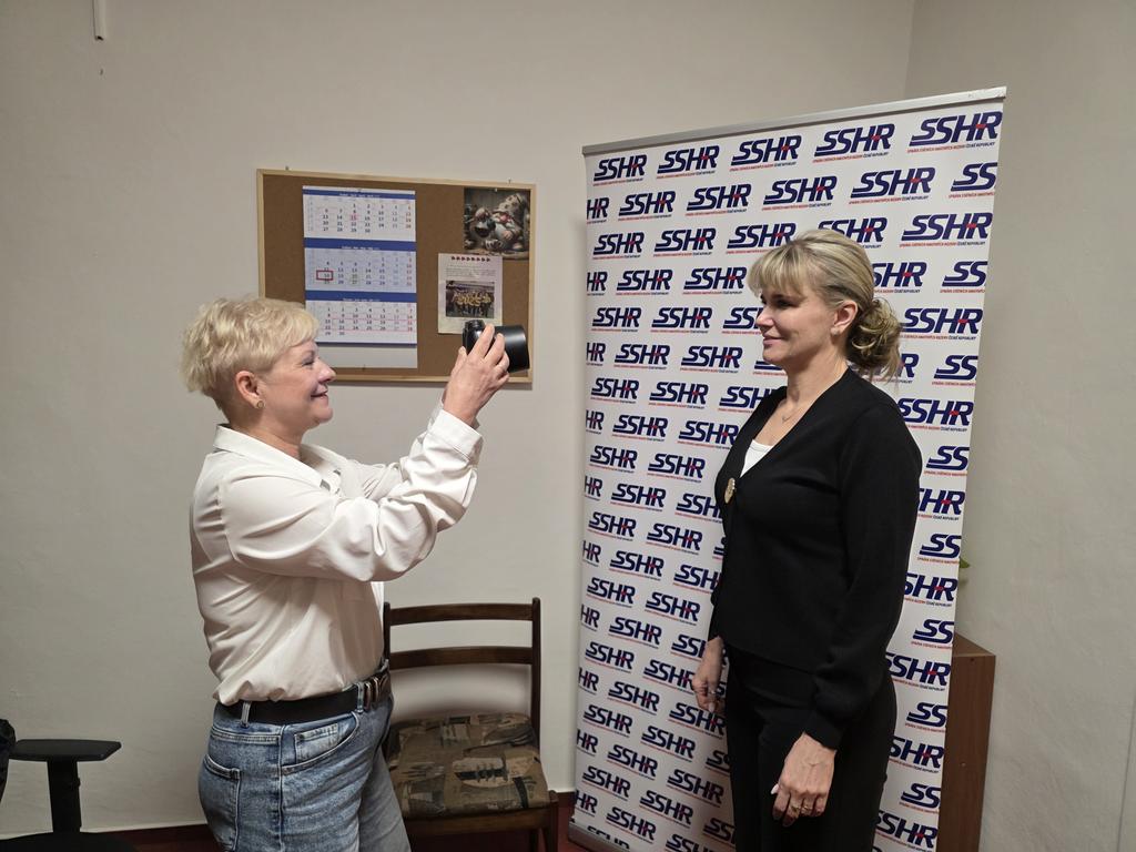 rezervy_SSHR's tweet photo. Ve spolupráci s VZP jsme připravili Den zdraví na @rezervy_SSHR. Během něj si naši zaměstnanci mohli přímo na pracovišti nechat preventivně změřit zrak. Zájem byl velký. Tuto možnost získat rychle zpětnou vazbu o stavu svého zraku využily desítky našich pracovníků. https://t.co/FcwdwPG1Uv