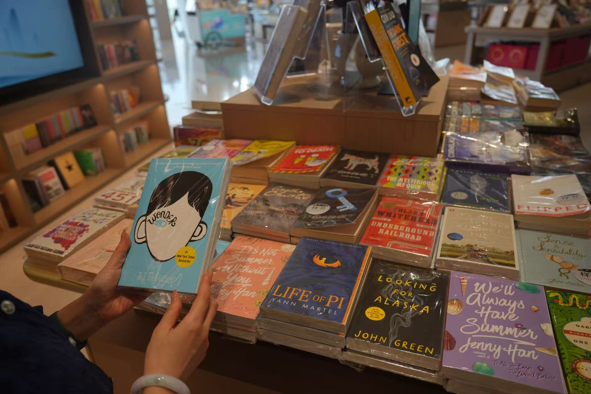 yshy1314's tweet photo. At Bay Eye Library, there are plenty of original foreign books, and I'd like to share popular foreign novels loved by young Chinese readers with overseas friends.
#BayEyeLibrary #ForeignOriginalBooks #YouthReading #ICIF2026 https://t.co/vzleD6zq0o