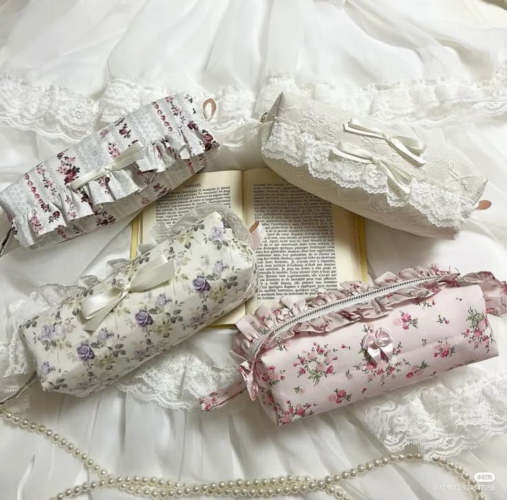 004files's tweet photo. must have coquette pouch https://t.co/YMhVEjDmcs