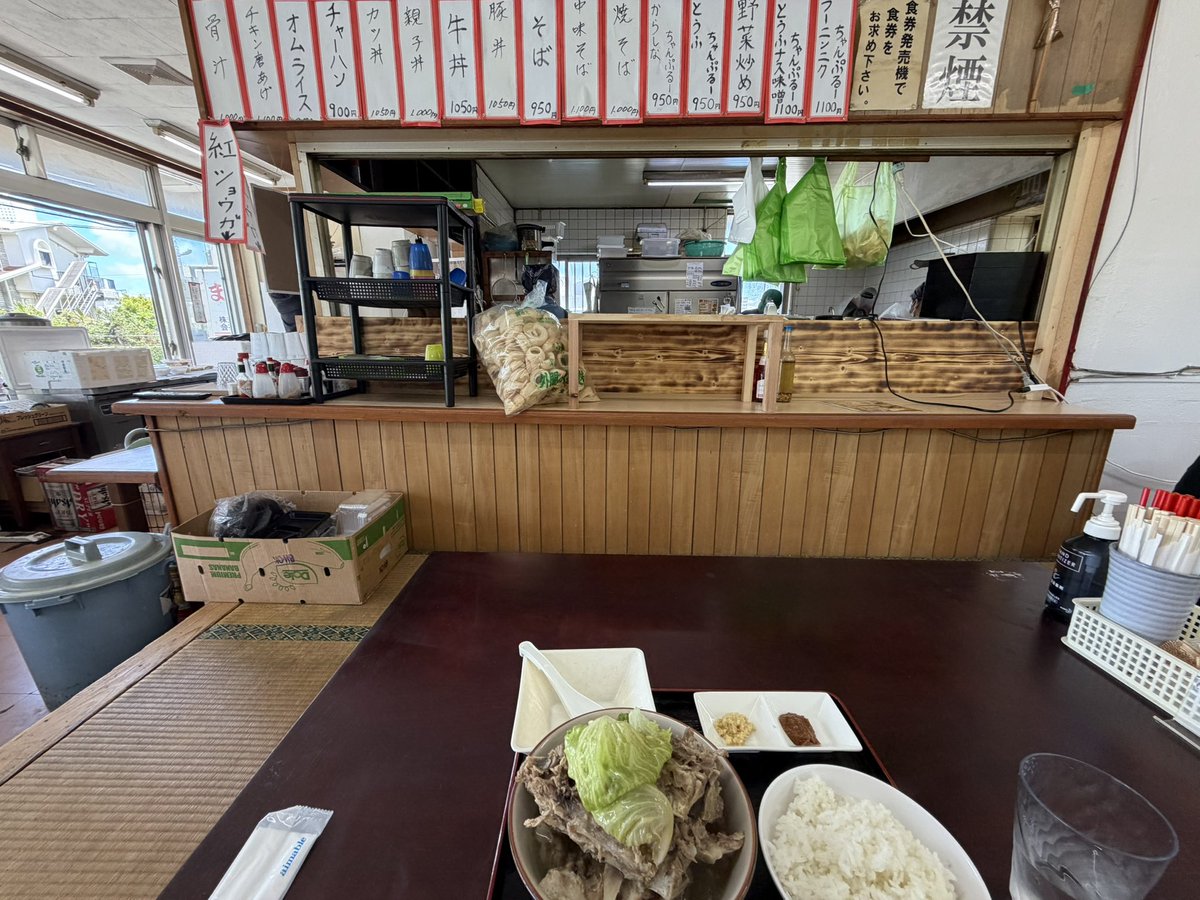OkinawaRich's tweet photo. 沖縄の定番
骨汁
これがうまいんだ

でも最近高くなってる
昔は高くても600円だったのに
いま1000円 https://t.co/qb539qv0T5