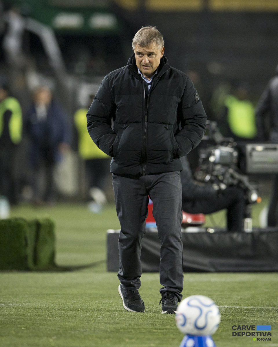 CarveDeportiva's tweet photo. 🗣️ “Hablamos en el ET de plantear el partido un poco más arriba. En el momento que entró Angulo nos hacen el gol y ahí nos pusimos un poco nerviosos y no pudimos”

✍🏻 Diego Aguirre AHORA en Carve Deportiva https://t.co/MvIrziq5r0