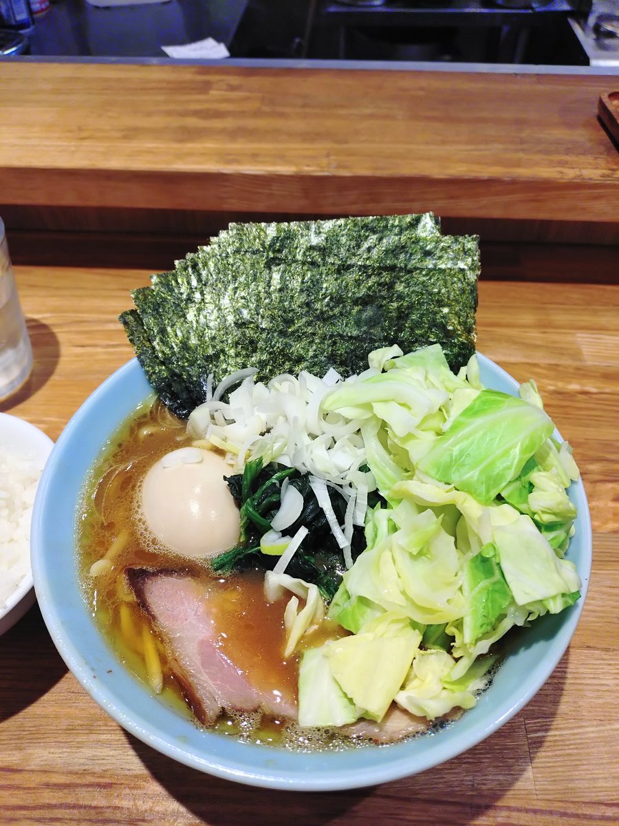 bobbybonten's tweet photo. 横浜家系龍　郡山店さん
海苔ラーメン＆キャベツトッピング
そろそろ家系欠乏症のため訪問‼️特筆すべきはキャベツ❕非常に甘く、濃ゆいしょっぱスープと相性抜群🤣有り余る海苔でニンニク、豆板醤、🥒の漬物をのせたライスを包みまくり🥰いつもご厚意ありがとうございます✨ごちそうさまでした🙂‍↕️ https://t.co/H7YWIbrBbZ