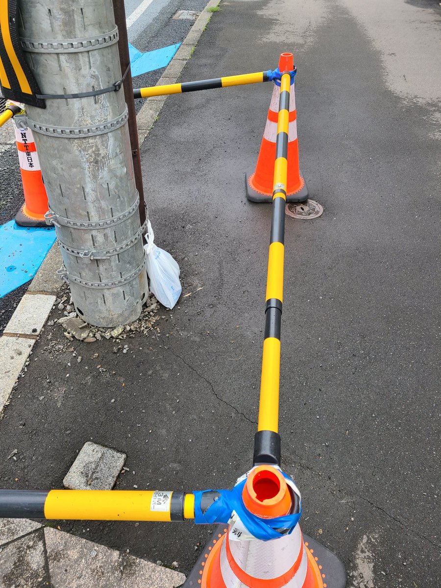 kbyc1030's tweet photo. 明日から盛岡市で、東北絆まつりが開催されます。電柱にバスが衝突し、ガラスの破片がそのままになっているとの相談を頂き、ある程度片付けてきました。行政に問い合わせた所、破片は盛岡市のほうで回収して頂けるようです。盛岡に来られる皆様、綺麗な街・盛岡を楽しんで頂けたら幸いです。 https://t.co/UzktiVzOyW