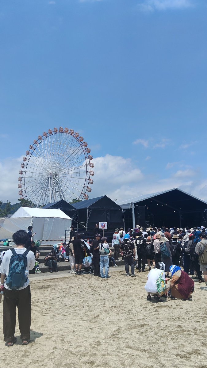 mno3310's tweet photo. 君島大空間に合った〜〜
チケット引き換え激混みで焦った
#森道市場 
#君島大空 https://t.co/fORhR6gW1M