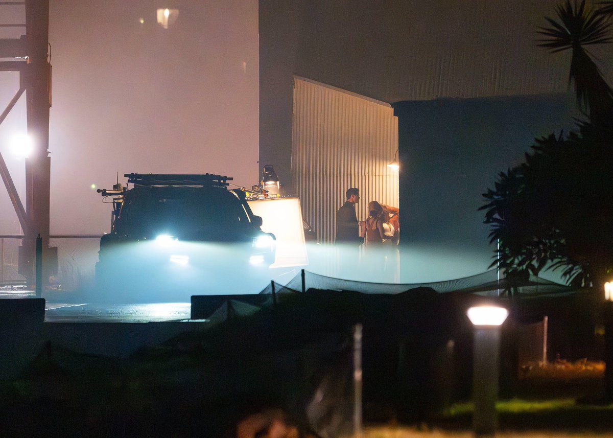 hvhashdk1's tweet photo. Some new blurry set candid photos https://t.co/JXm1zsmJex