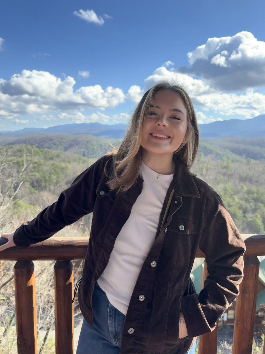 ellie 🛸 tweet media