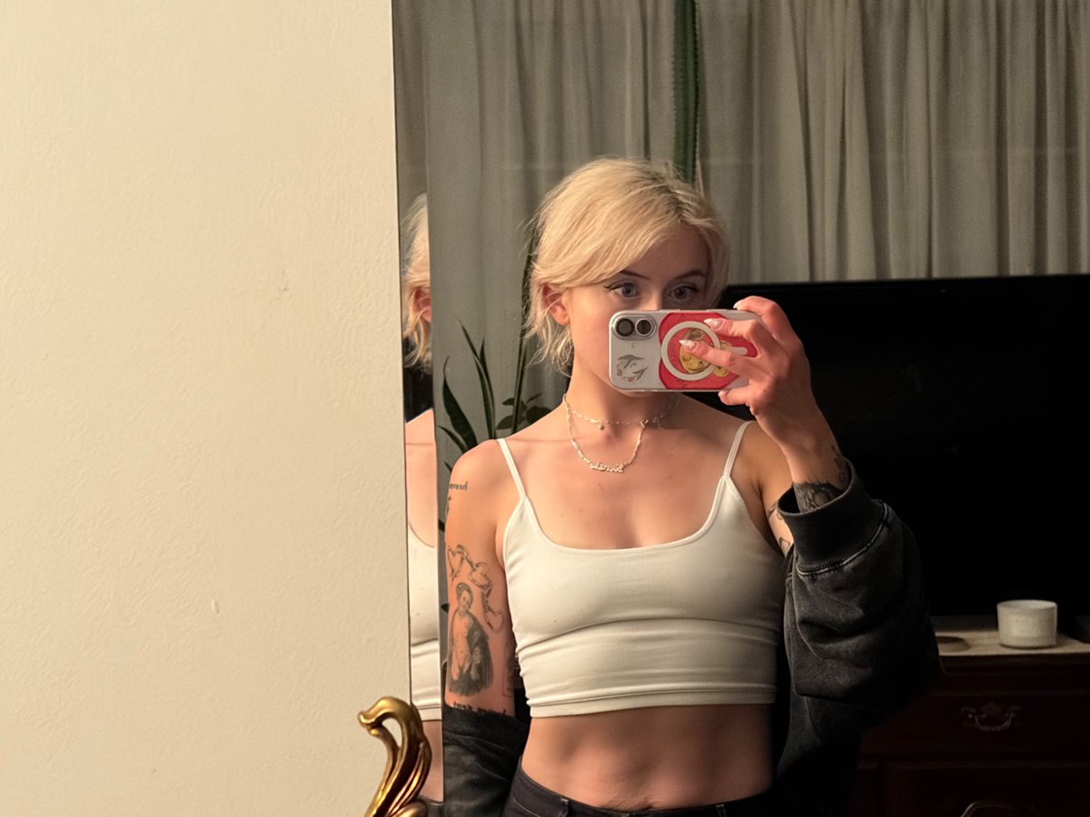 𝓂𝒶𝓂𝒶𝓃, 𝑒𝓈𝓆. tweet media