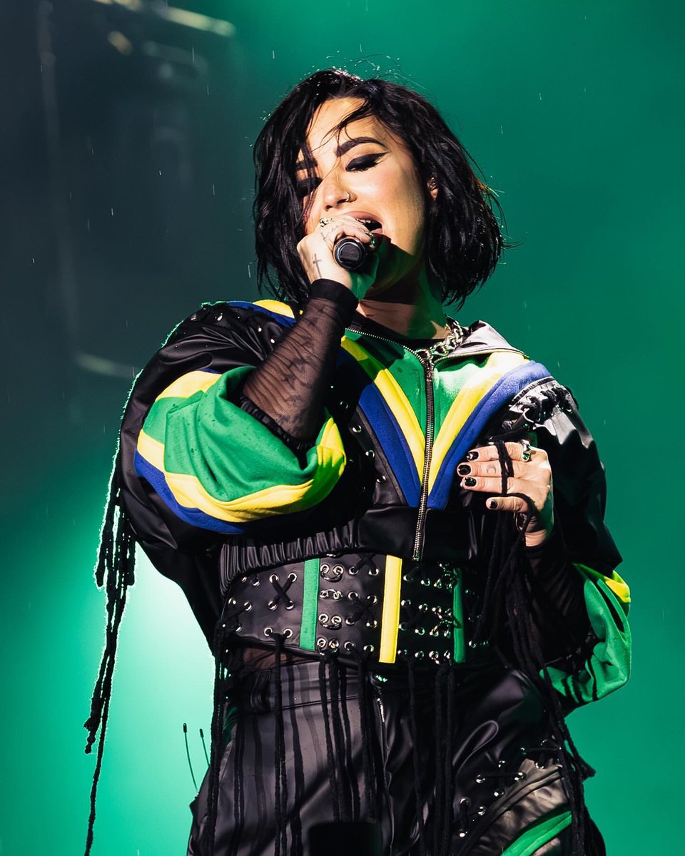 demi lovato gallery tweet media