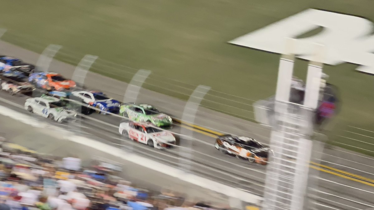 hetterman45's tweet photo. @brendan370zz @5KLNASCARFAN i was there in daytona, decided to stay an extra week and use the southern 500 as my halfway break when driving home to maryland, just to see him come so close 2 weeks in a row https://t.co/BDux33iPzG
