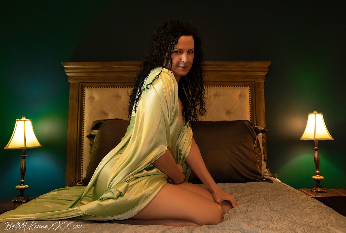 Beth McKenna - MILF/GILF at Law tweet media