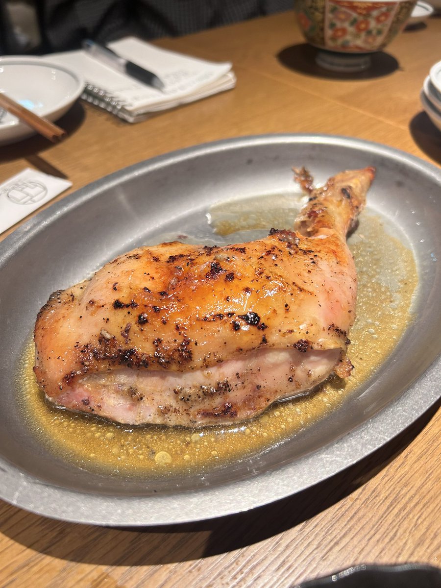 shinme32's tweet photo. #今日もおいしい
#劇団ミーティング
#あひるなんちゃら
先日のミーティングでは、美味しいものを食べたいという希望を叶えてもらいました🙌
おすましスープから始まる美味しいコースでした！
写真は、おすましたーさん♡と、おすましスープと、すごく美味しいお肉と、すごく美味しいご飯です😋 https://t.co/dgqqv0sY5G