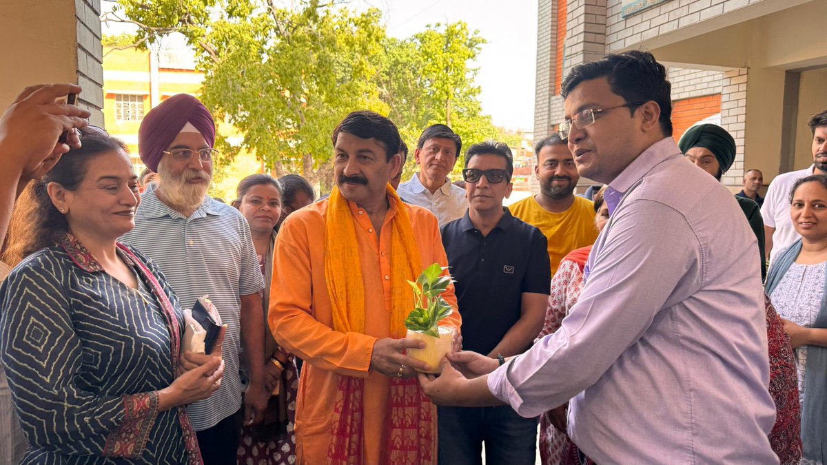 Manoj Tiwari tweet media