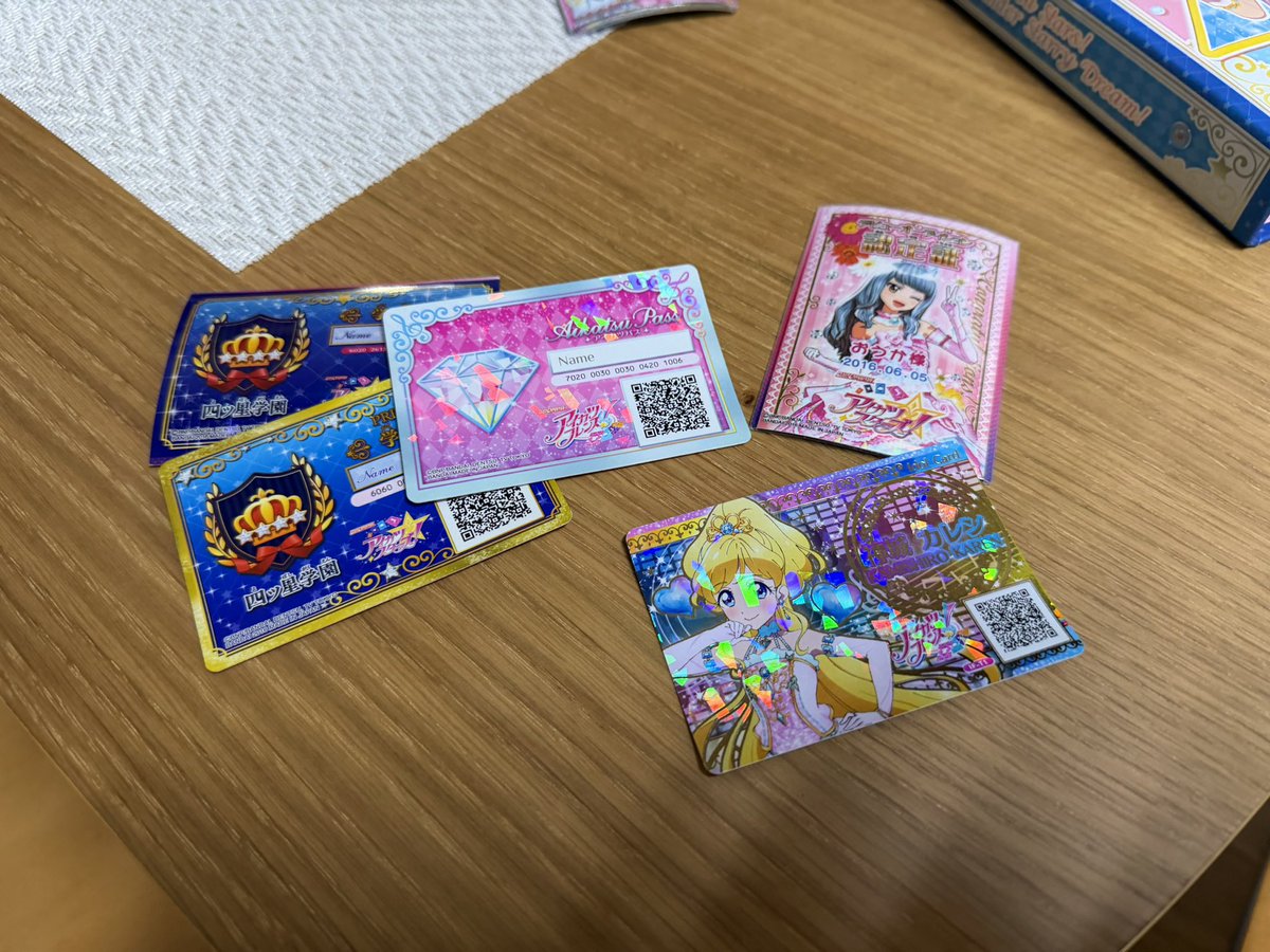 アイカツカード 桜花 衣装セットアクセサリーなし スターズからオンパレまでのアイカツカードなら沢山残ってるんだよなぁ