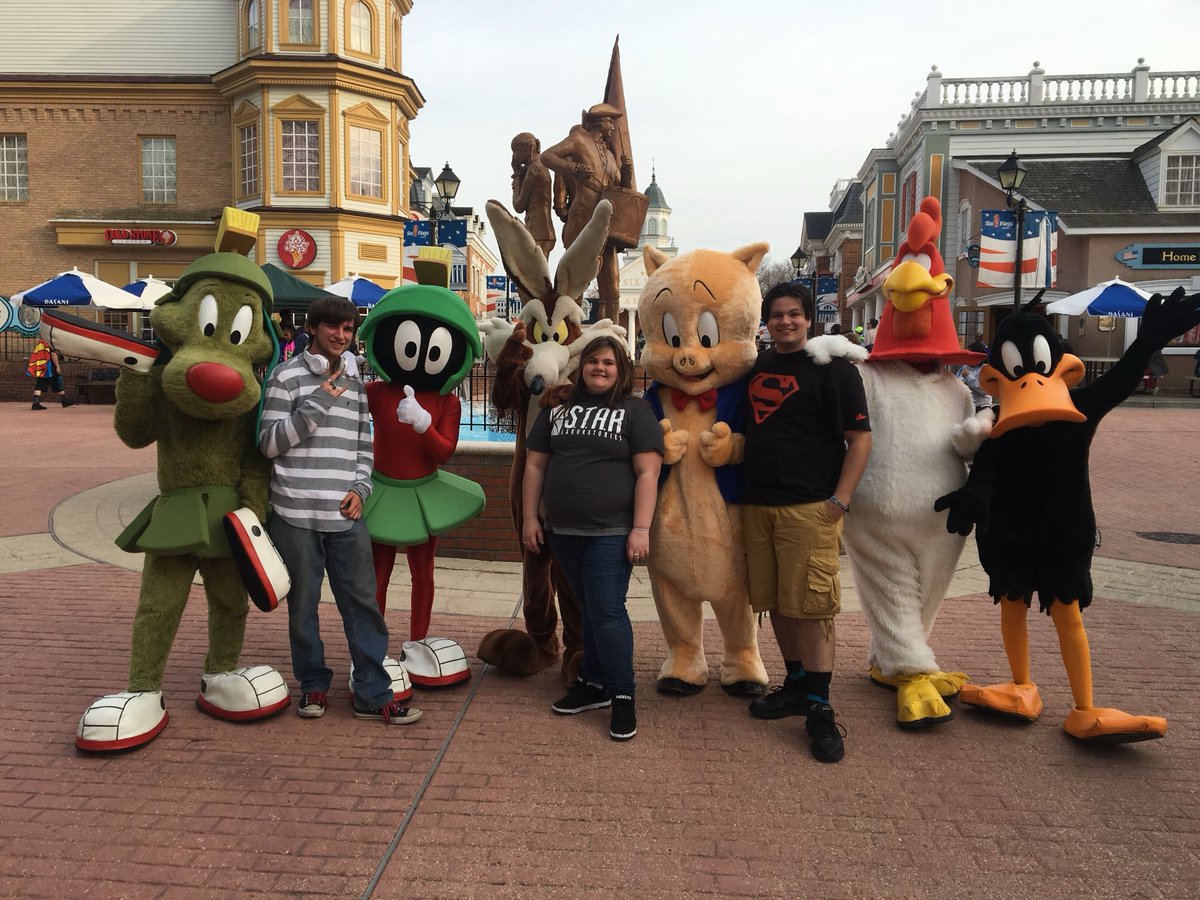 RetroSixFlags's tweet photo. Ten years ago, man I miss Six Flags America. 😭😭😭 https://t.co/oOCRGvUb1g