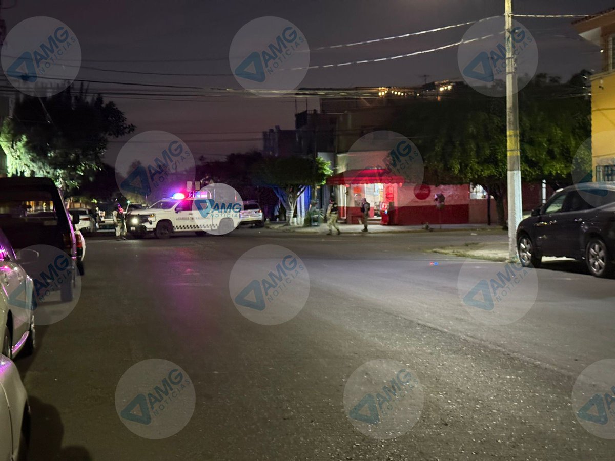 EJTO_FAM_GN's tweet photo. Fuerte #operativo en la colonia #Oblatos 
Elementos de la Fiscalía y la Guardia Nacional realizaron un operativo sobre la calle Francisco de Ayza, entre Juan R. Zavala y Pedro Celestino Negrete, en Guadalajara. 
El despliegue estaría relacionado con el @sesinato a b@lazos de un hombre ocurrido hace apenas unos días en esa misma zon