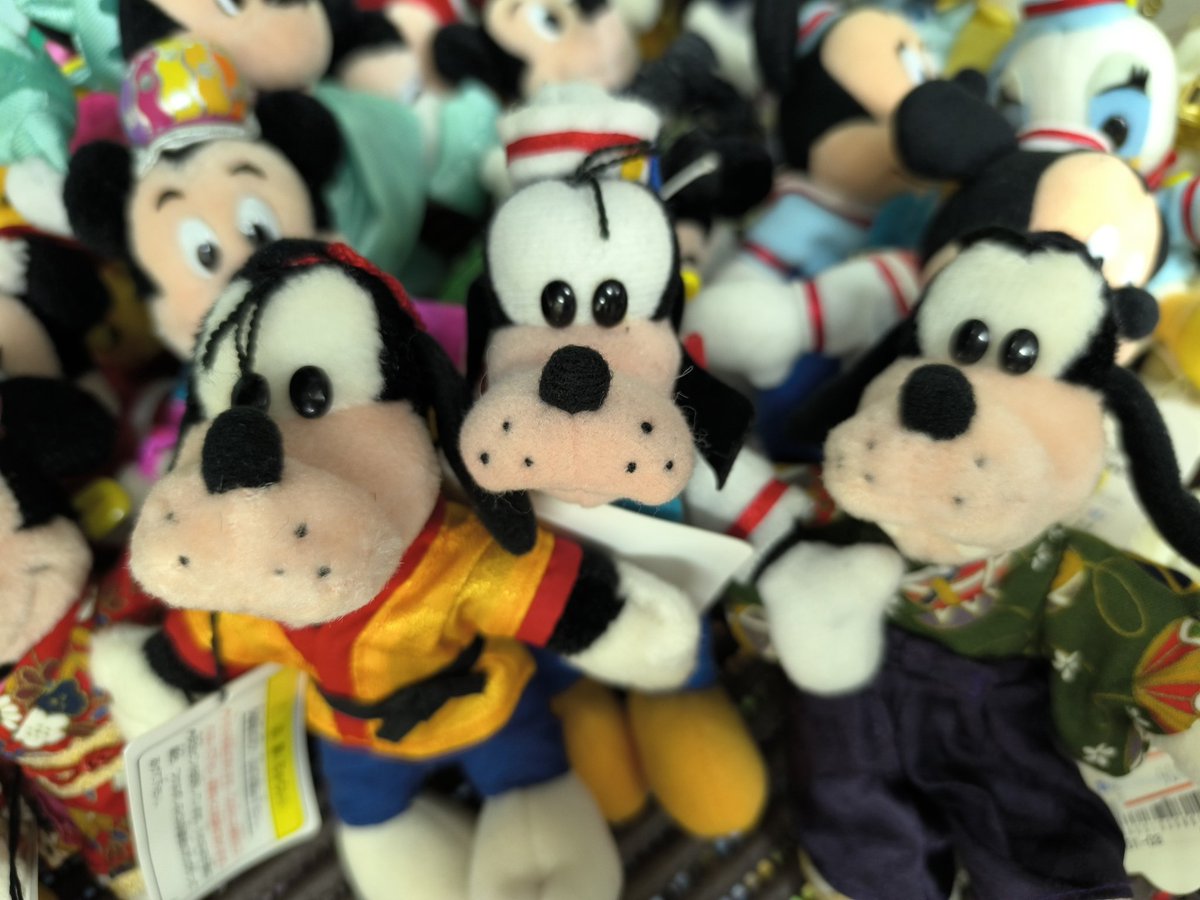ディズニーグッズ　まとめ売り ディズニーグッズ買取】ぬいば・トミカ・フィギュア・リーメント等