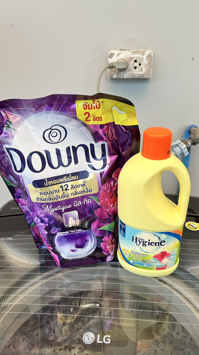 sirin_ff's tweet photo. ￼Downy น้ำยาปรับผ้านุ่มสูตรเข้มข้น ถุงเติม กลิ่นมิสทีค 2 ลิตร ￼ https://t.co/q4DhT11Knn

￼ไฮยีน น้ำยาขจัดคราบสำหรับผ้าขาวและผ้าสี กลิ่นฟลอรัล 1000 มล. https://t.co/YfXQRYle7a https://t.co/bJxYuFNFog