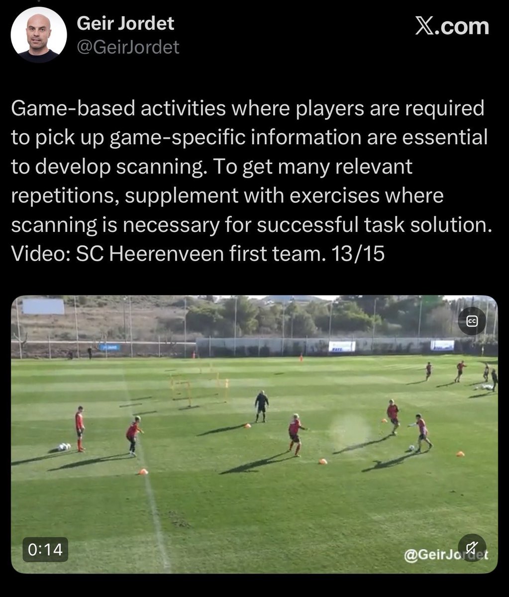 PicklesJacob's tweet photo. What’s important here isn’t whether players turn their head. It’s whether there’s actually information worth searching for.

Scanning without a meaningful stimulus just becomes a rehearsed movement pattern. What gets lost is the picking up of relevant information to guide action. https://t.co/LkbDgG2AqV