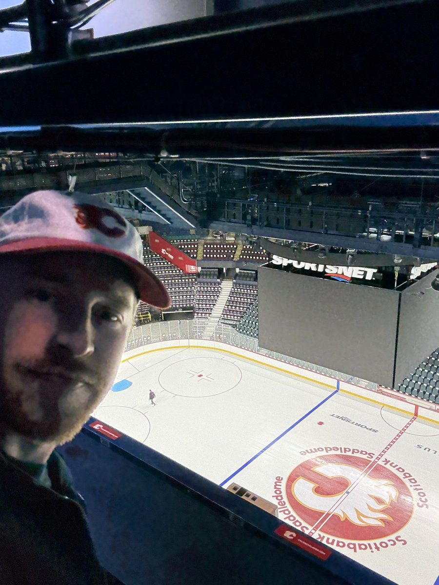 hendrix_12's tweet photo. Did one last year with Rick, what a class act. Crossed an item off the bucket list, got me up on the Saddledome catwalk https://t.co/jsz9N0Z23q