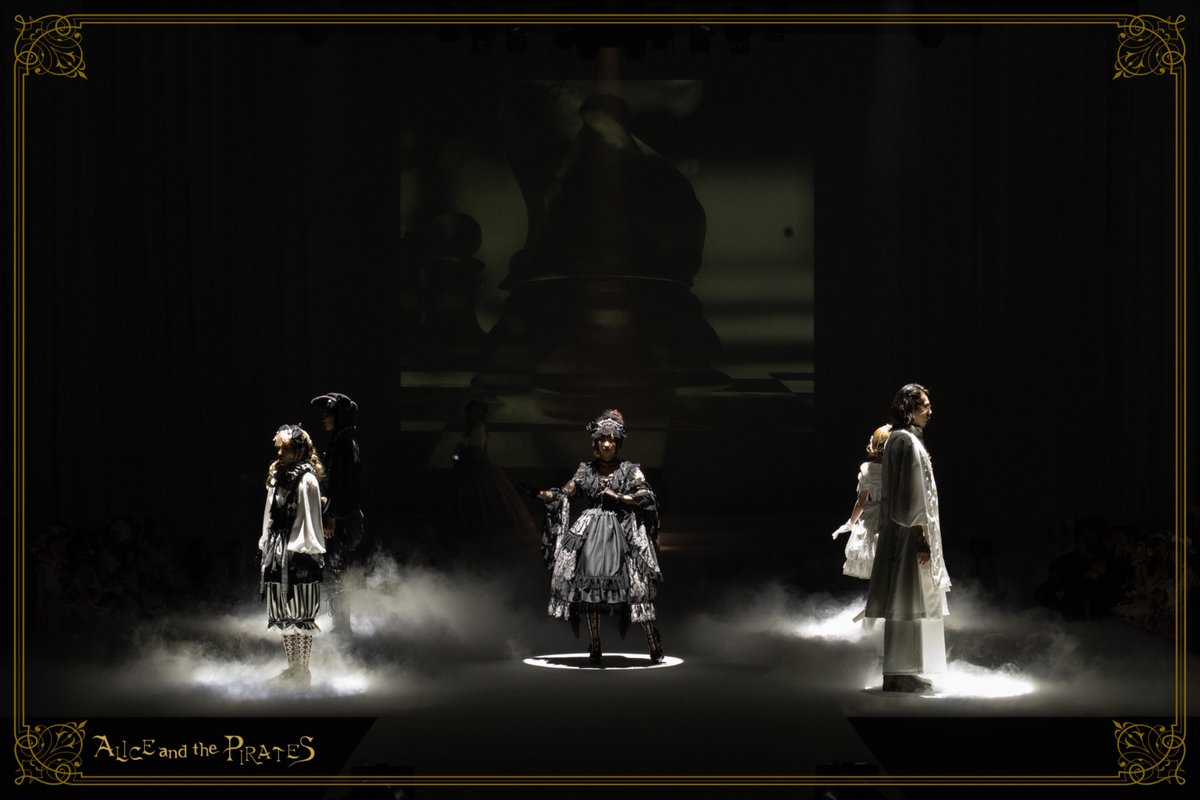 BABY,THE STARS SHINE BRIGHT ALICE and the PIRATES BRAND-NEW