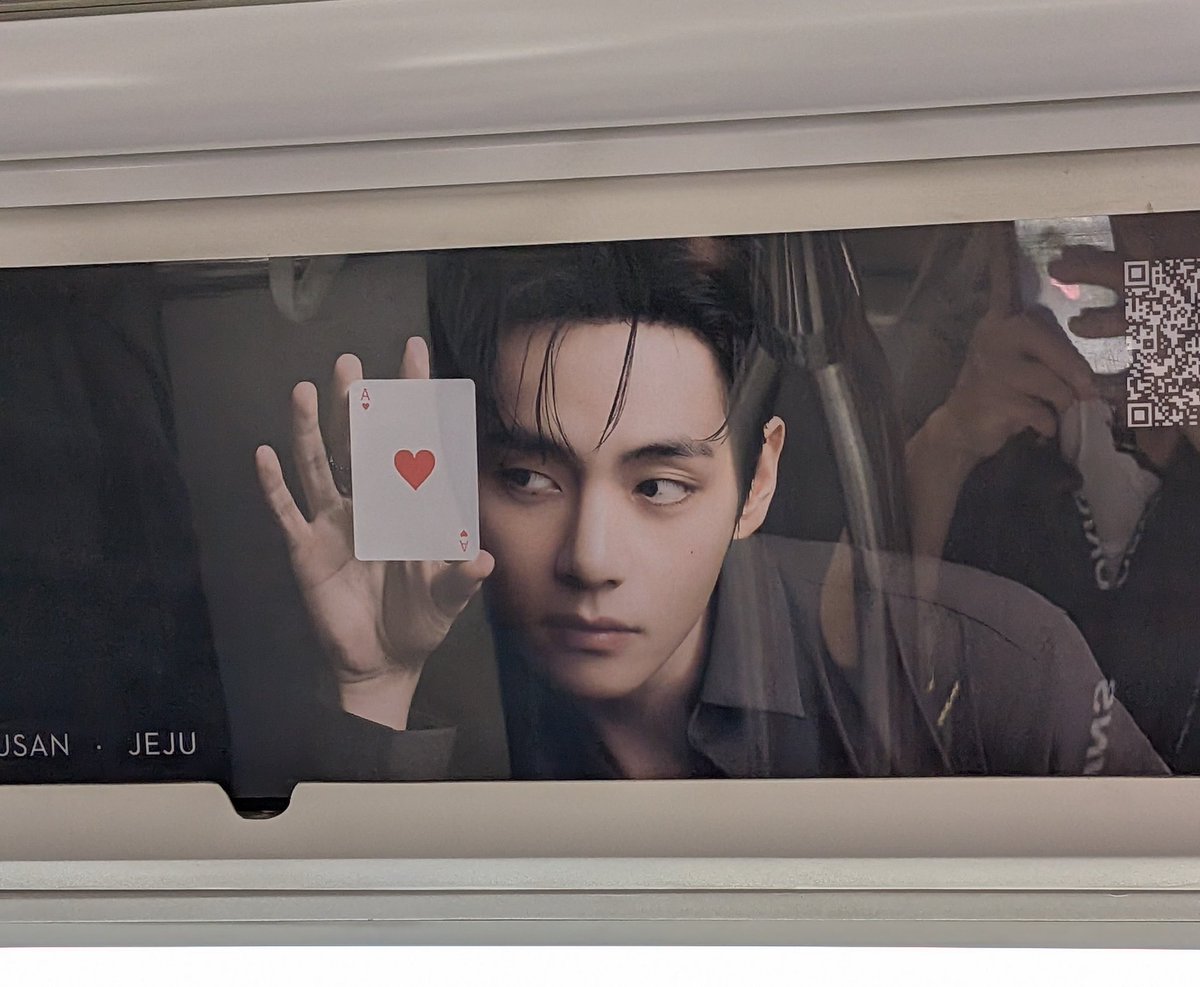YoishoE's tweet photo. 韓国🇰🇷半年ぶり✈️
テテ氏🐻かっこよ💜
バス🚌ではジミン氏🐣きれい https://t.co/nj5zer6Hy5