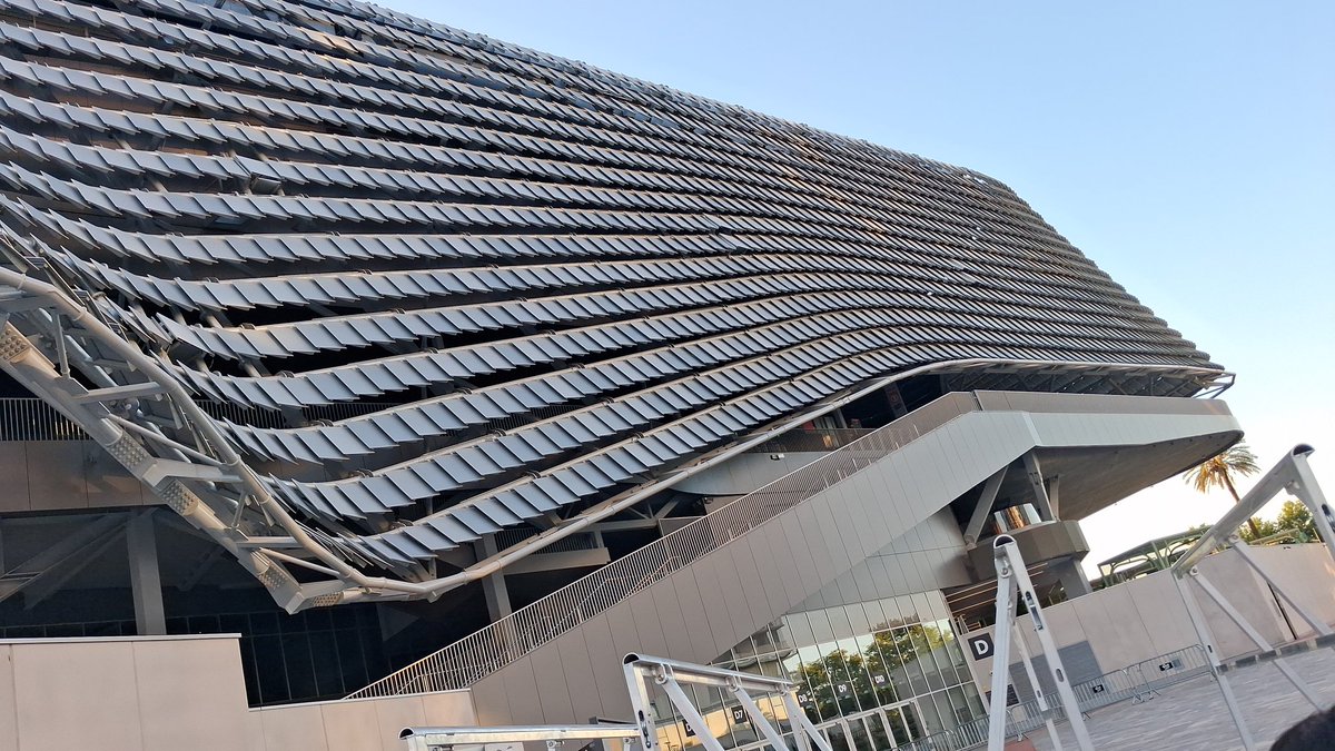 sandrage85's tweet photo. Ya en el Roig Arena esperando para el concierto de @Aitanax de esta noche :)
#CAWTValencia https://t.co/G2idg6BPiZ