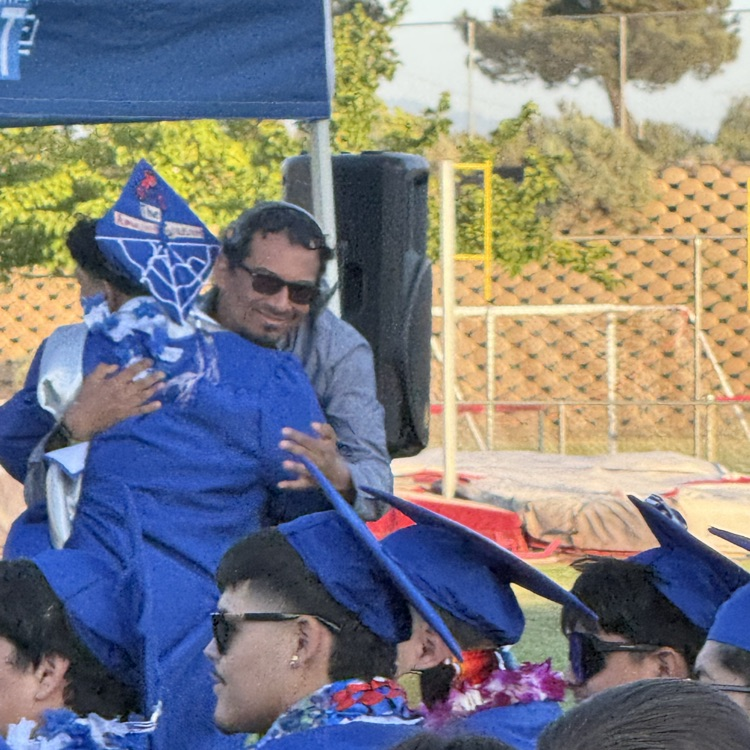 mojaveCoyotes's tweet photo. GRADUATION!!! 
Our favorite day of the year! https://t.co/MPWGzNLleq