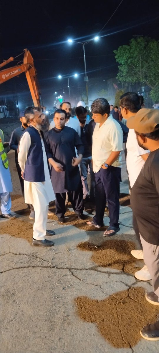 DCSargodha's tweet photo. *ڈپٹی کمشنر حسین احمد رضا چوہدری کا رات گئے واسا کے جاری ترقیاتی کاموں کا اچانک دورہ*

*سیوریج بحالی منصوبوں کی رفتار مزید تیز کرنے، معیار اور حفاظتی اقدامات یقینی بنانے کی ہدایت* https://t.co/cIdylvRKIk