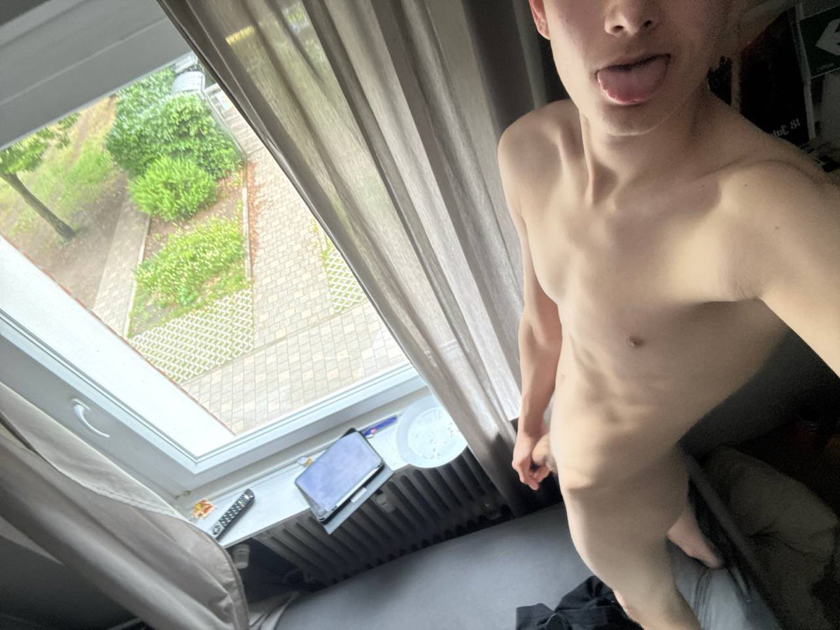 Julian tweet media