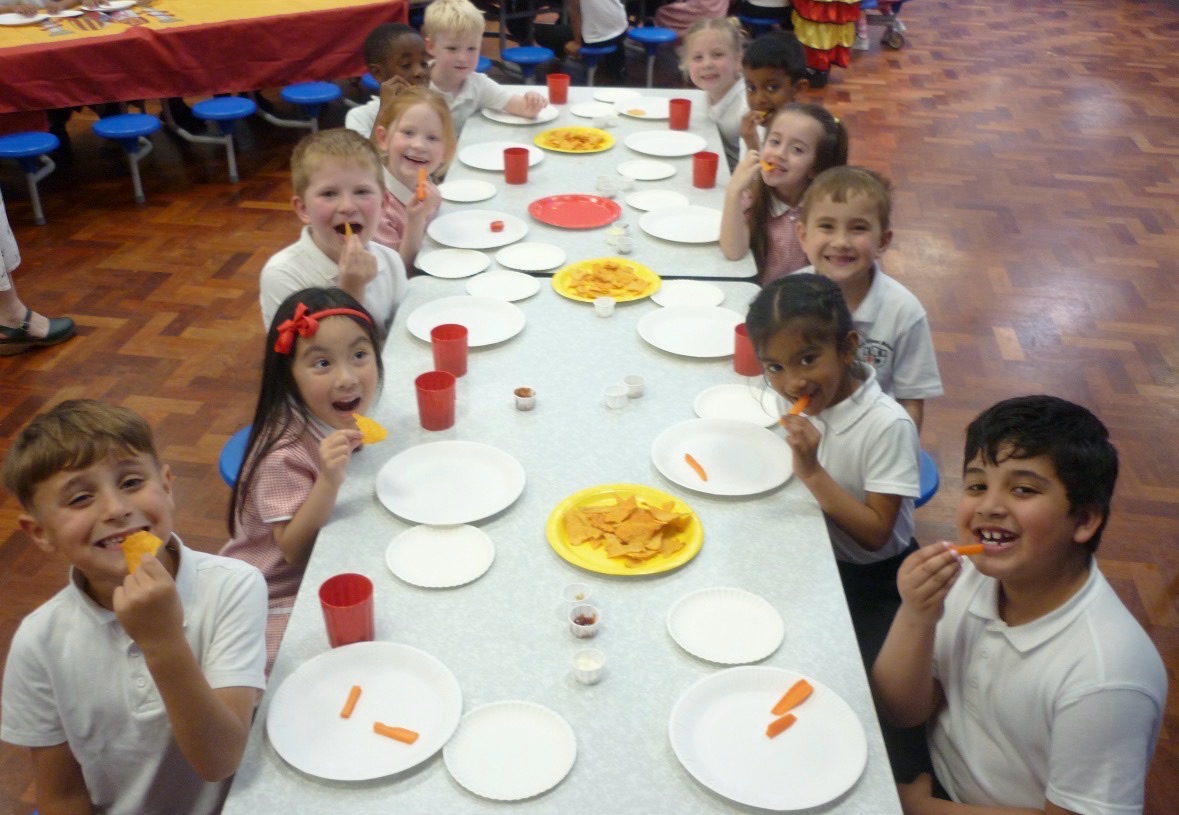 Leechapelsch's tweet photo. Year 1 enjoyed tasting a range of delicious Spanish food at the café today! Gracias Carlos and all of the waiters! 💃😋🇪🇸#weareleechapel https://t.co/LVZl2powQW
