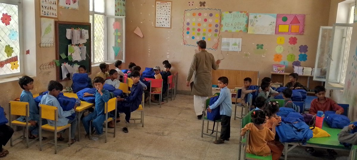 masefashraf's tweet photo. Proud moment ❤️

With support from the UAE Govt, edu supplies including school bags, notebooks &amp; stationery were distributed among deserving students in govt schools of RYK. 🇦🇪🤝🇵🇰

Every child deserves edu, hope &amp; opportunity.

#UAE #Pakistan #Education #AbuDhabi 

#يوم_الجمعه https://t.co/n4dKKnWidt
