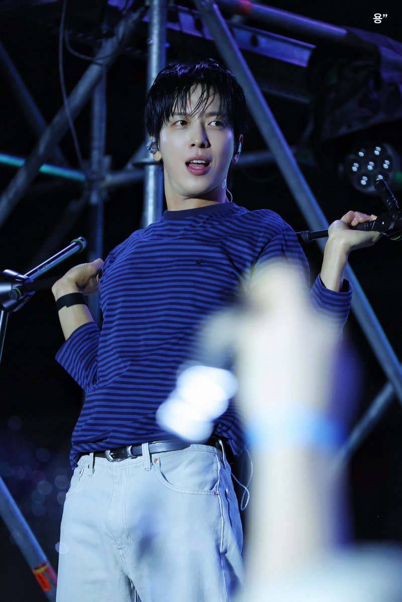 용” tweet media