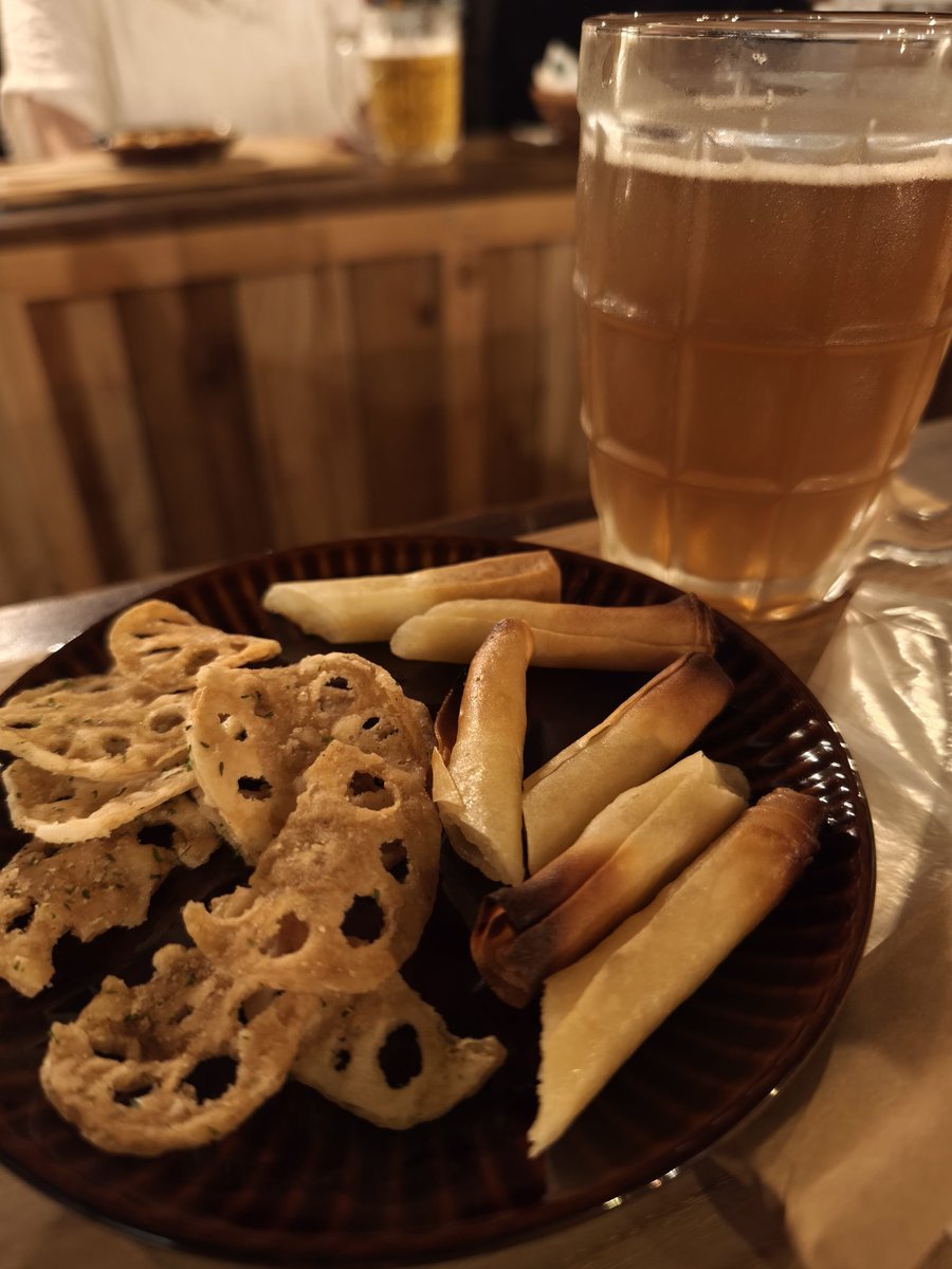 ichiro51311's tweet photo. 今宵も皆様お疲れ様。(^^)
おつまみ2種盛りとともに。
#CafeBarCaravan https://t.co/f12Ttjop0R