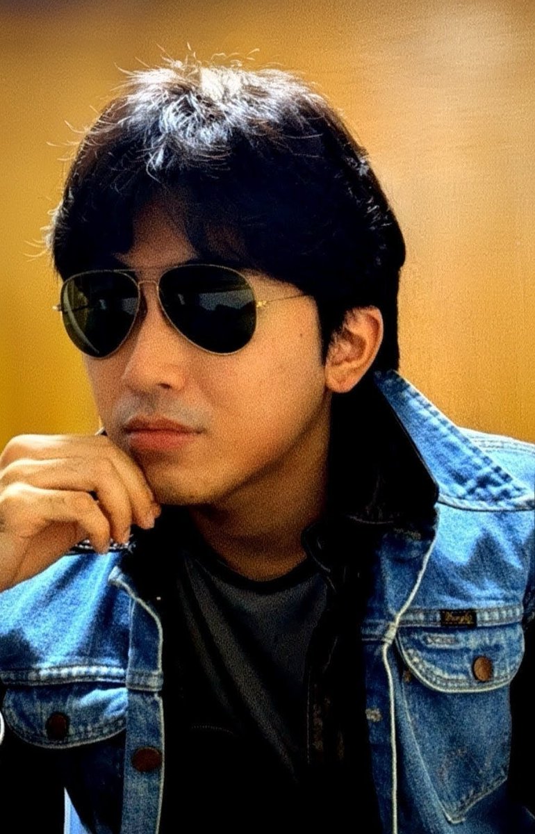 ShogoHamada2002's tweet photo. 省吾さんが着用していたレイバンのアビエーターは目尻に向かって下がっているタレ目仕様のものが多かったイメージがあるため、タレ目のものを新たに購入😎
レイバンの刻印がないボシュロム社製👍️

#浜田省吾 https://t.co/MaJRcx7VNB